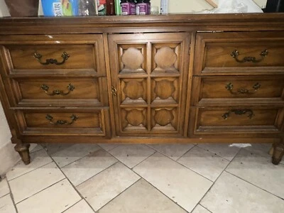 Cómoda ACME Furniture 19525 Louis Philippe III - Acabado cereza Foto 1 de 2