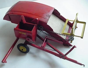 Vintage Tru Scale Carter Farm Combine 1:16 Red Steel 1950s - Picture 1 of 19