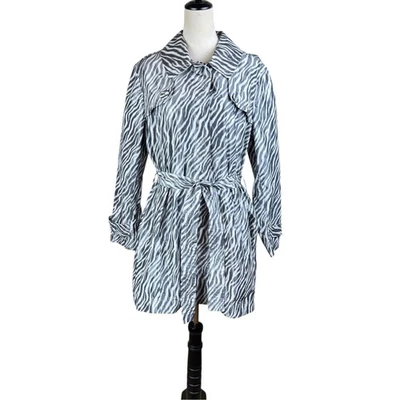 Impermeable Chico's 3 Estampado de Cebra Ligero Largo Medio Cuello Foto 1 de 4