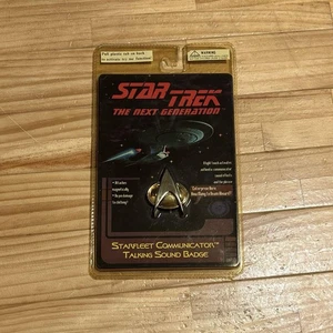 Star Trek: The Next Generation Starfleet Communicator Sound Badge - Picture 1 of 2