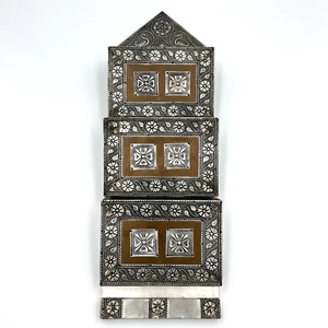 Soporte organizador de correo en relieve de aluminio y cobre para colgar en la pared con letras de pavo real - Imagen 1 de 12