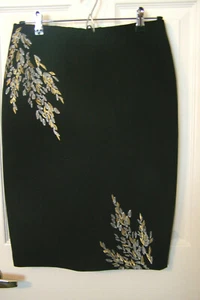 ALFINI EDLER SCHWARZER ELASTHAN ROCK MIT GLÄNZENDEN GOLD- UND SILBERBESTICKTEN BLÄTTERN  - Bild 1 von 4