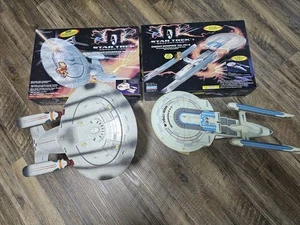 Playmates Star Trek Generations Enterprise 1701B 1701D - Bild 1 von 5
