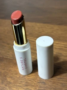 Nature's Cartel | Lippenstift "GIN & PLATONIC" volle Größe 3,3 g/0,116 oz - Neu im Karton - Bild 1 von 3