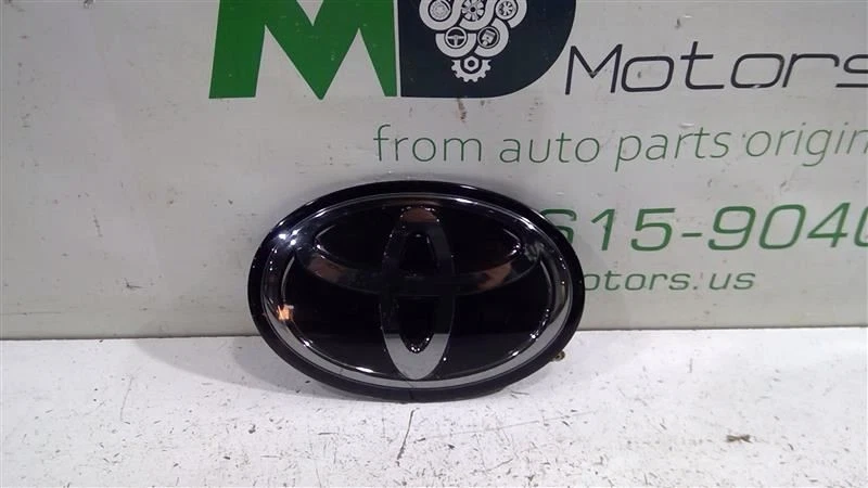 2019-2021 TOYOTA COROLLA FRONT EMBLEM LOGO OEM 90975-02124 - Image 1 of 4