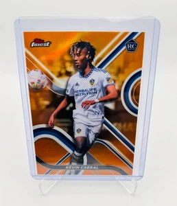 KEVIN CABRAL ORANGE REFRACTOR /25 2022 Topps Finest MLS - LA GALAXY #15 (RC) - Picture 1 of 2