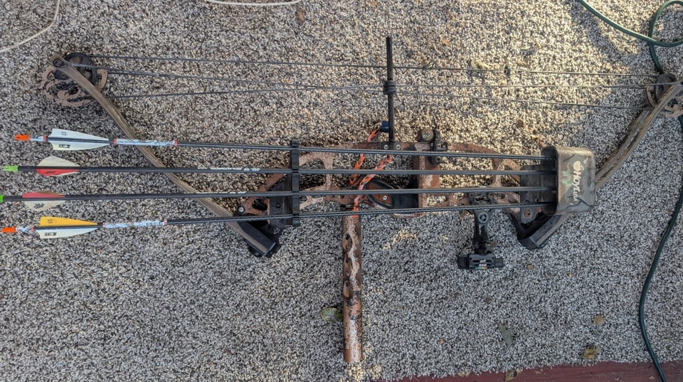 Arco compuesto de carbonita Hoyt AlphaTec 60-70 lb peso de dibujo cuerda de 58 pulgadas Foto 1 de 1