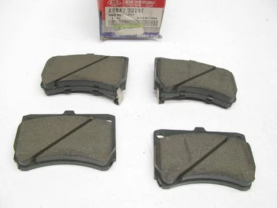 NUEVO - OEM K0BA23328Z Pastillas de freno de disco delanteras para Kia Rio 2000-2005 Foto 1 de 2