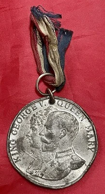King George V Queen Mary May 6 1935 Silver Jubilee Medal Pendant - Image 1 of 2