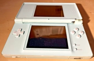 Nintendo DS Lite Handheld Konsole - Türkis mit Pokemon Diamant Spiel - Bild 1 von 8