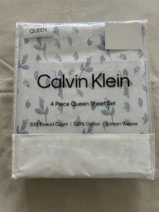 NEU 4-teiliges Calvin Klein Queen Bettwäsche Set Natur FALLING PETALS Blau auf Schieferblau - Bild 1 von 4