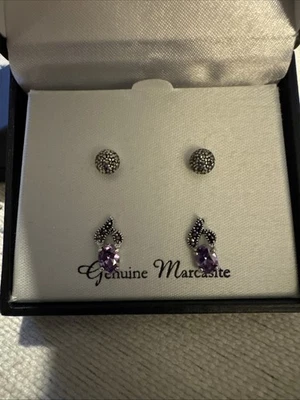 Pendientes colgantes de marasita y amatista y tachuelas de marcasita. Foto 1 de 4