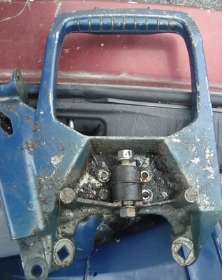 Johnson Evinrude  6 HP Steering Bracket Carry Handle '65-'79 OMC 380184 389529 Foto 1 de 2