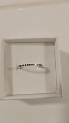 Alianza de boda de oro blanco de 14k diamantes negros de 1/5 ctw Foto 1 de 3