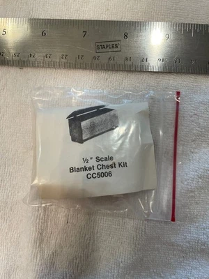 微型娃娃屋毯子柜 1/2 英寸复古全新 1:24 木质纪念品 — 第 1/4 张图片