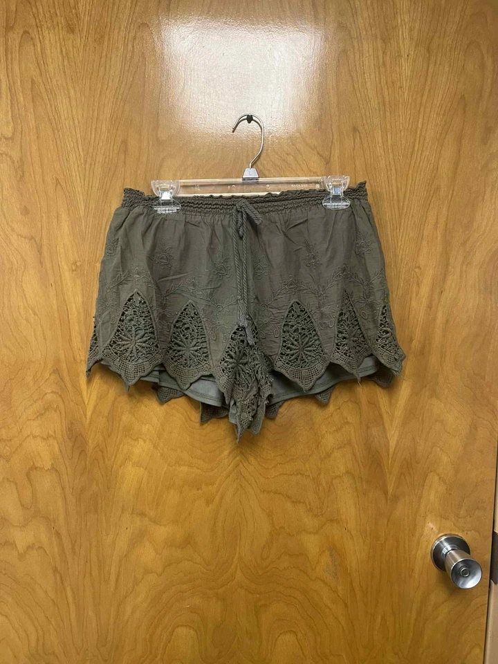 Mudd - women's green lace pattern shorts - size XL - Image 1 of 1