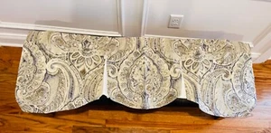 Beautiful Window Valance - Excellent Condition - Picture 1 of 1