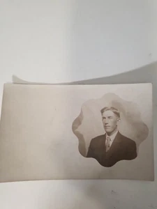 Antigua postal fotográfica real RPPC hombre guapo bien vestido  - Imagen 1 de 4
