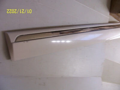 2001 2002 CONTINENTAL LEFT FRONT DOOR TRIM MOLDING PANEL Used OEM White WT - Image 1 of 4