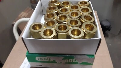 Qty 18 Hoke GYROLOK 10CM6-BR Male Connector 5/8 Tube x 3/8 MNPT New - Lot of 18 - Image 1 of 4