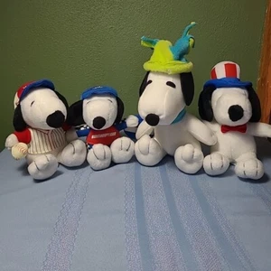 Metlife Snoopy Plush - Peanuts Lot Of 4 - Picture 1 of 4