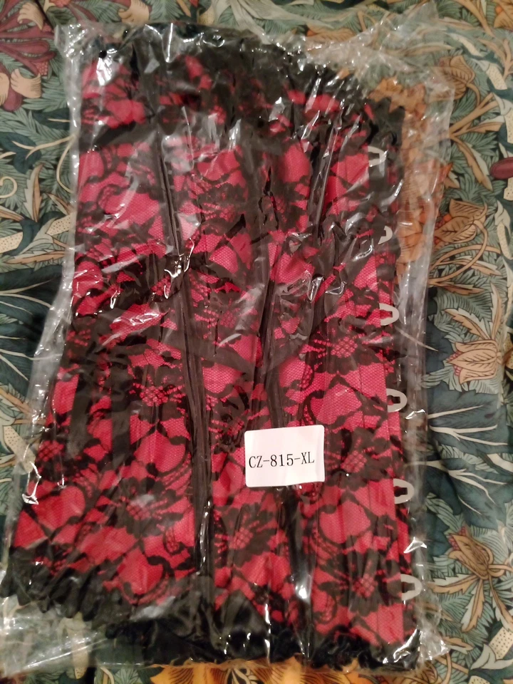 Ladies Red And Black Boned Corset With G String Large 18 - Image 1 of 4