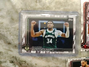 Lote (7) 2025-26 Topps Flagship Baloncesto Punta Off Foil con Giannis Antetokounmpo - Imagen 1 de 3