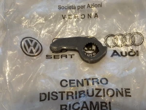 SEAT VW FORCELLA DISINNESTO SGANCIO FRIZIONE PEDALE NUOVO ORIGINALE 020141709B - Picture 1 of 4