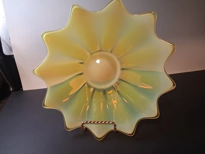 VTG Fostoria Heirloom Uranium Glass Vaseline Yellow Opalescent Plate - Image 1 of 4