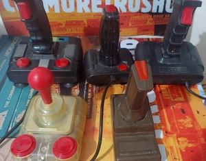 5 x Mando Joysticks (Commodore Amiga Atari C64) DEFECTUOSO Competition Pro - Imagen 1 de 4