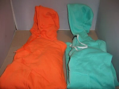 LOTE DE 2 SUDADERAS CON CAPUCHA COLOR NIÑA - LOVE BRAND, VERDE AZULADO TALLA:L Y MARCA HANES NARANJA TALLA:M Foto 1 de 4