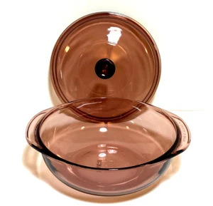 CORNING PYREX VISIONS CRANBERRY GLASS ROUND 1.5 QT. CASSEROLE DISH & LID - 023 - Picture 1 of 4