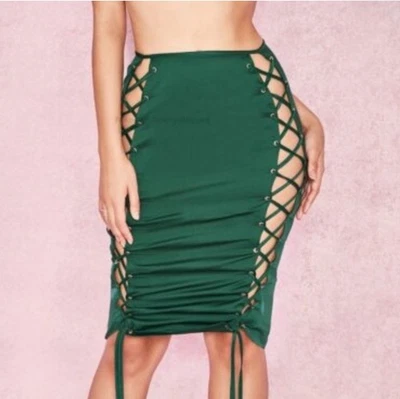 Nova saia de cetim verde House Of CB com cadarço - Imagem 1 de 4