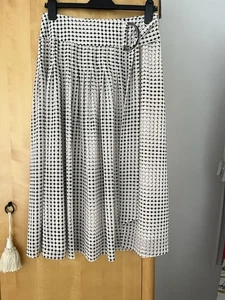 Reiss Crepe Black And Cream Skirt. Size 12 - Picture 1 of 3