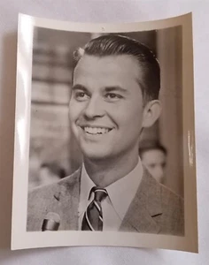 Fotografía vintage en blanco y negro de Dick Clark - Imagen 1 de 2
