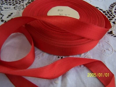Ancien ruban en rayonne des années 50. Vendu au mètre. Rouge géranium. N°106 - Photo 1/4