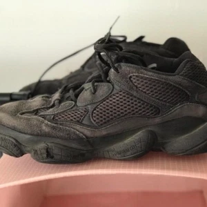 Size 10.5 - adidas Yeezy 500 Low Utility Black - Picture 1 of 4
