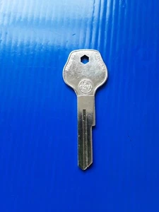 Bota de puerta de encendido Blank Key DAF 33 44 coche clásico - Imagen 1 de 2