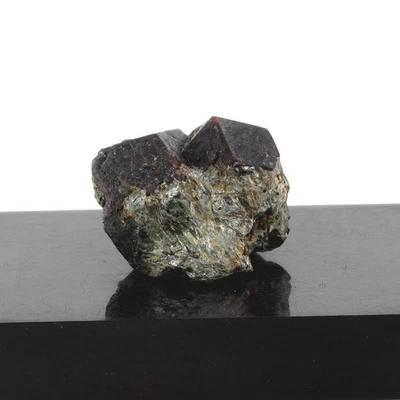 Minerales y piedras preciosas. Granate almandino. Bola de granate 506,85 quilates, valle Foto 1 de 3