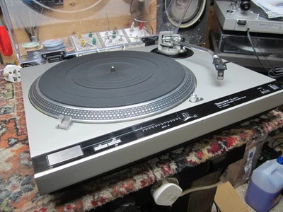 TECHNICS SL-1700 MK2 DIRECT DRIVE  AUTO RETURN  TURNTABLE - Image 1 of 4