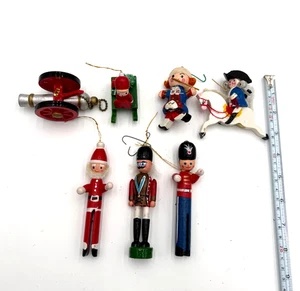 7 anciens ornements de Noël soldats casse-noisette pinces à linge en bois et autres - Photo 1/12
