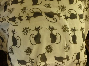 Bufanda, gatos marrón oscuro, material viscosa 32"" por 72", a la venta, fondo blanco - Imagen 1 de 2