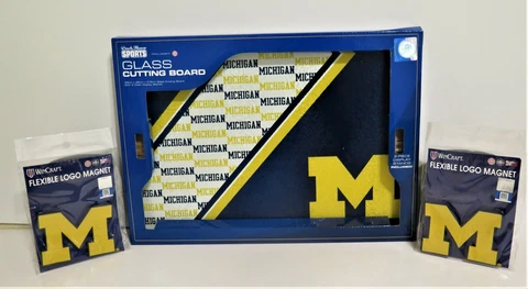 MICHIGAN WOLVERINES, TEMPERED GLASS CUTTING BOARD & TWO (2) FLEXIBLE MAGNETS Cover