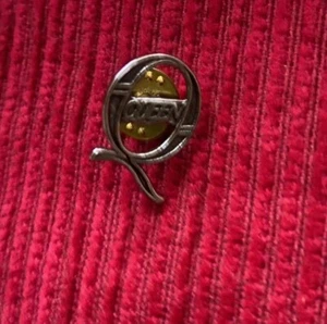 Queen Pewter Lapel Pin 90s Original 1 x.75 Freddy Mercury RARE - Picture 1 of 2