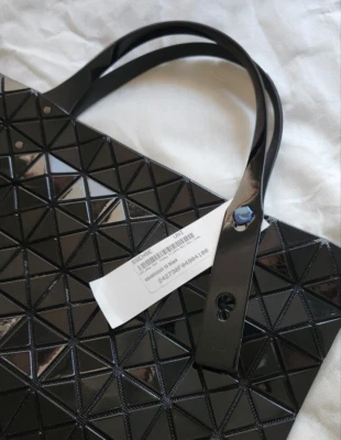 (NUEVO) Bolso de Mano BAO BAO Issey Miyake Prism (Negro) / Precio original: $655.00 Foto 1 de 4