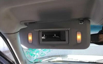 Viseira solar esquerda usada serve: 2010 Gmc Sierra 1500 captador novo estilo pele de porta lisa - Imagem 1 de 4