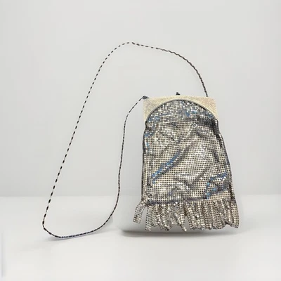Bolsa de noite vintage Whiting e Davis prata malha fecho bolsa com franja - Imagem 1 de 4