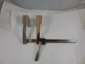 MDS 5621025 Finochietto Rib Spreader 25cm Curved Arms 70mm x 65mm x 250mm - Picture 1 of 3