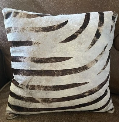 "Almohada Pottery Barn piel de cebra 12x12"" estampado animal marrón crema RARA safari" Foto 1 de 4