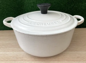Le Creuset Signature 20cm White 2.4 ltr Cast Iron Round Casserole Pot Dish 20 - Picture 1 of 8